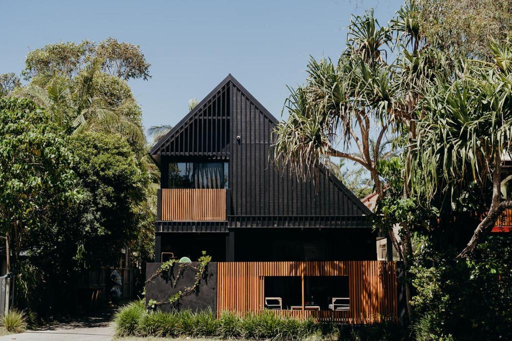 Black on Belongil