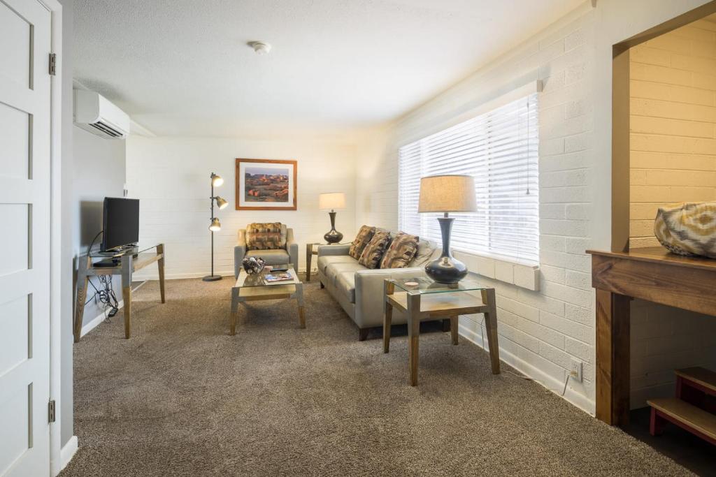 Downtown Cozy Home Base - Purple Sage 4