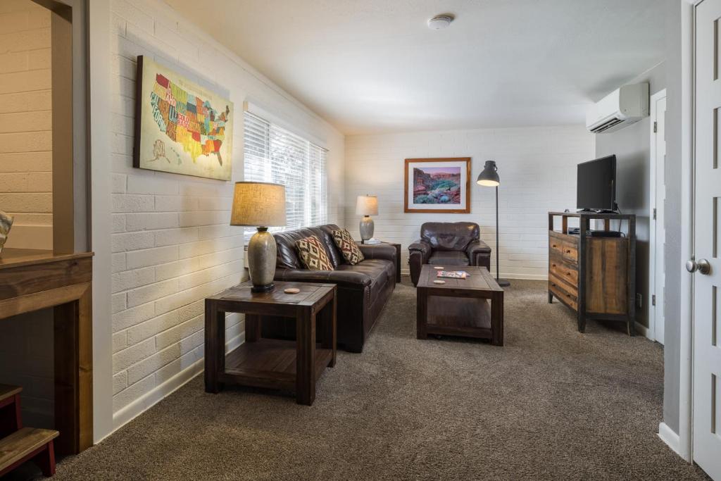 Downtown Cozy Home Base - Purple Sage 3
