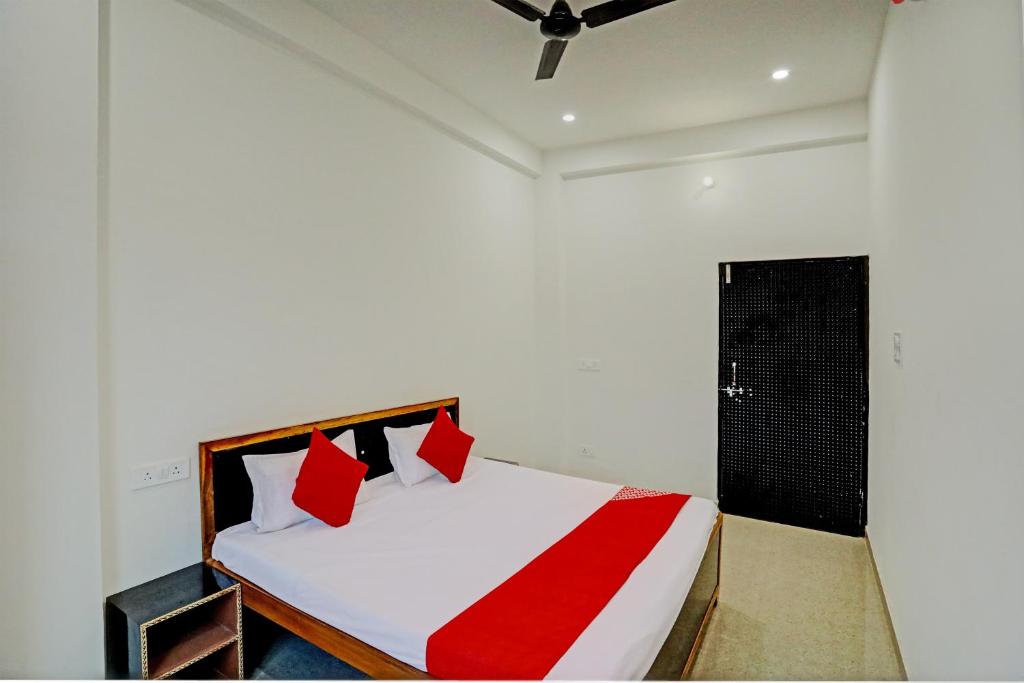 OYO Flagship Hotel Bhardwaj