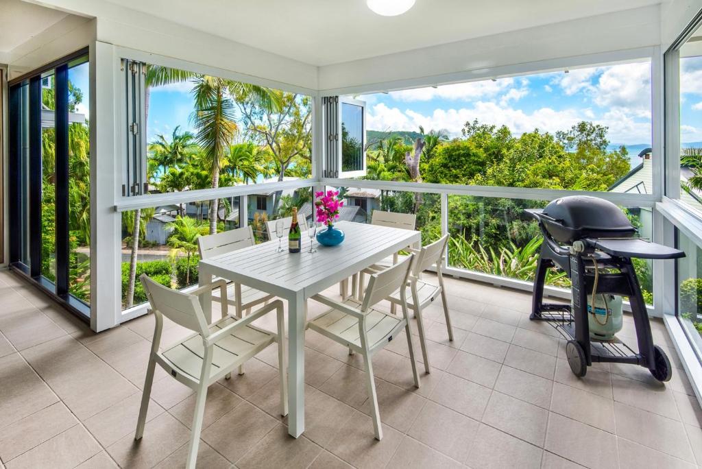 Escape to Paradise at Oasis 1, a 2BR Central Hamilton Island Apartment with Buggy!