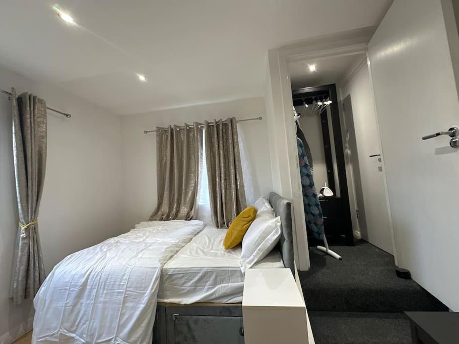 Keedonwood Road 2nd Studio Flat.