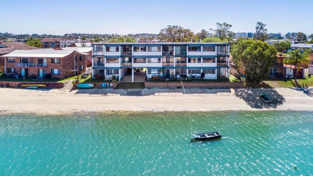 Water Front Unit In Mooloolaba