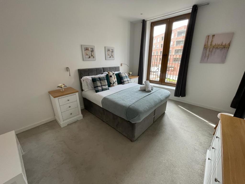 Absolute Stays on Grosvenor - Close to London - Near Luton Airport - St Albans Abbey Train Station - St Albans Cathedral - Harry Potter World - Free WiFi - Contractors - Corporate