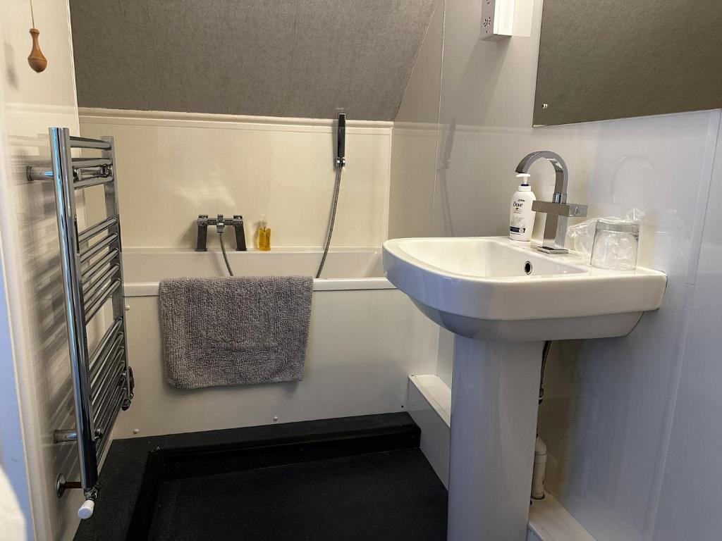 Headlands - Room Only Accommodation