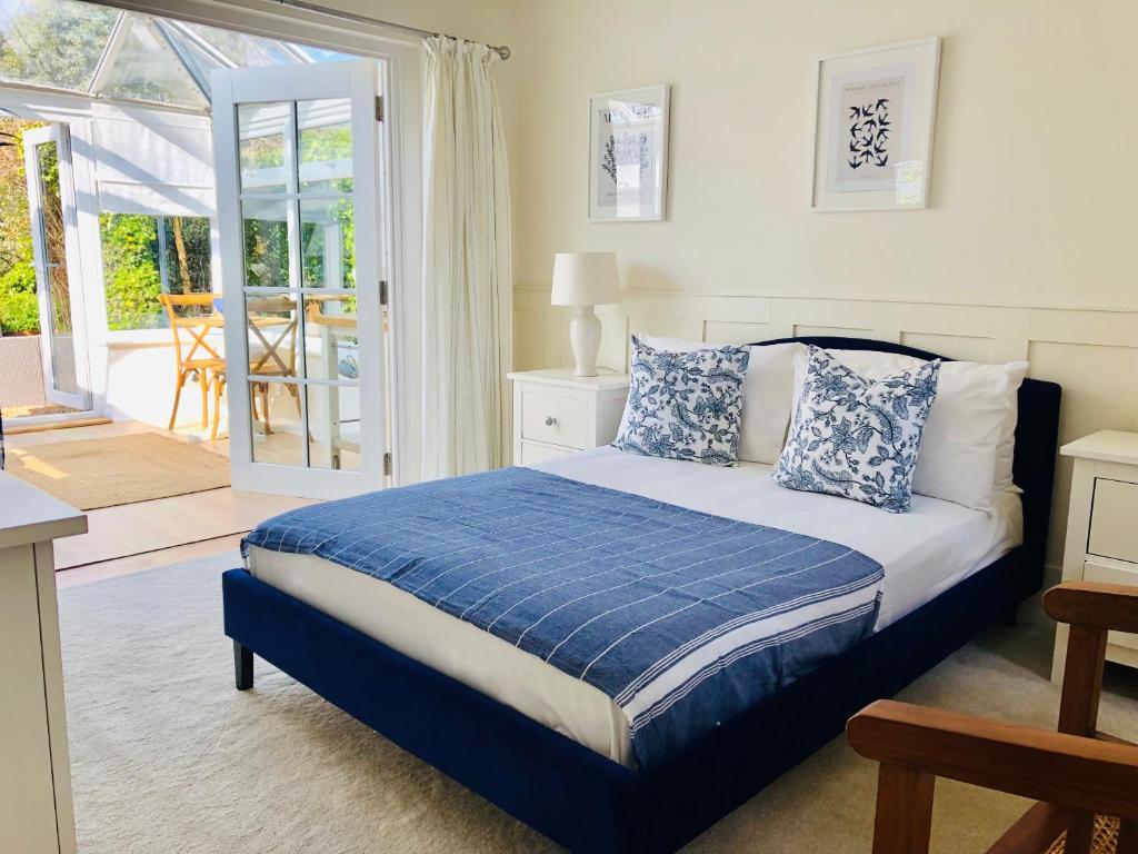 Secluded Spacious Garden Suite