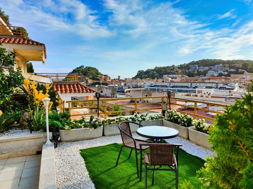 Apartment Luna Tossa De Mar 5mins walking to the beach with sea and castle view big terrace