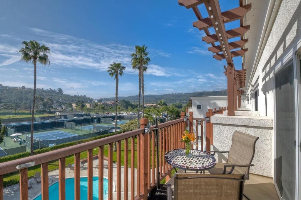 2BR Private Balcony Overlooking Pool, Gated Parking, Walk to Resort