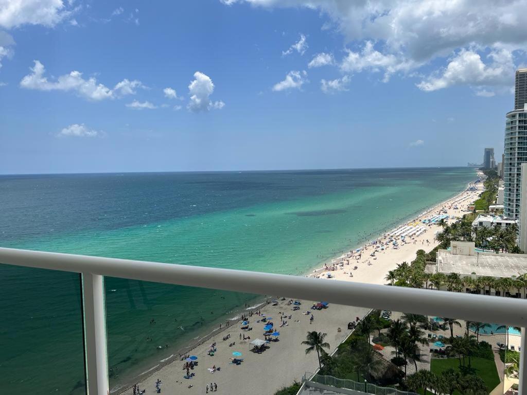 Penthouse Beach Front 1st line, 2 BR, 2 BA, New Decoration & Furnitures, unobstructed view of the beautiful Atlantic, free parking
