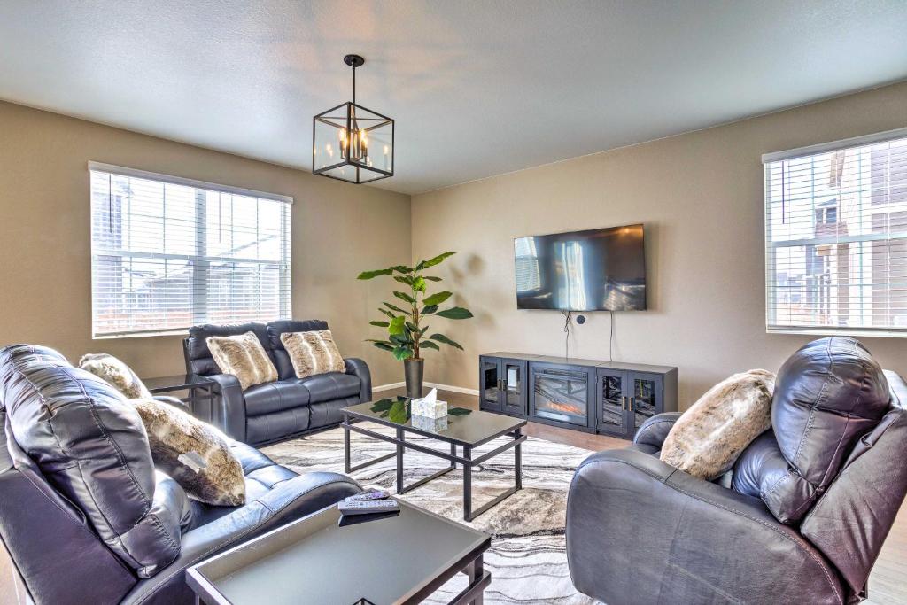 Spacious Aurora House with Yard about 10 Mi to DIA!