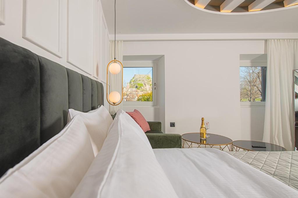 Kantoni Luxury Suites
