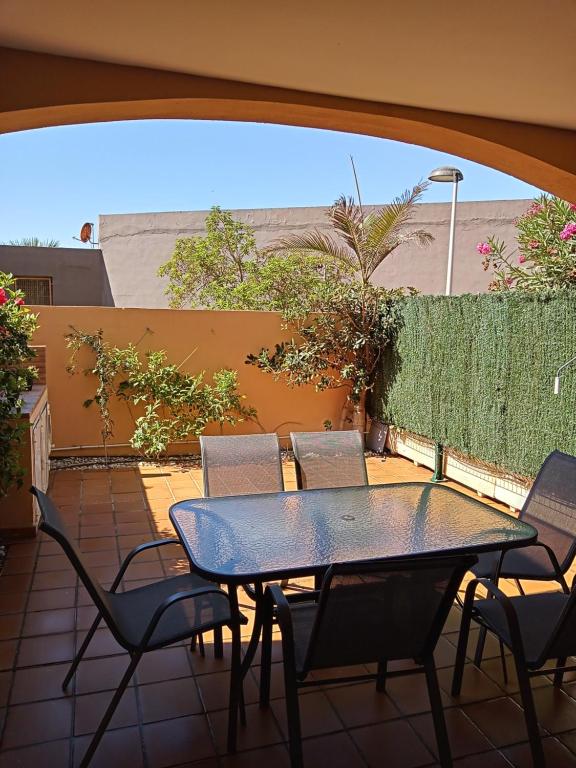 Apart 1 en PLANTA BAJA CON PEQUEÑO JARDÍN EN PRIMERA LÍNEA DE PLAYA