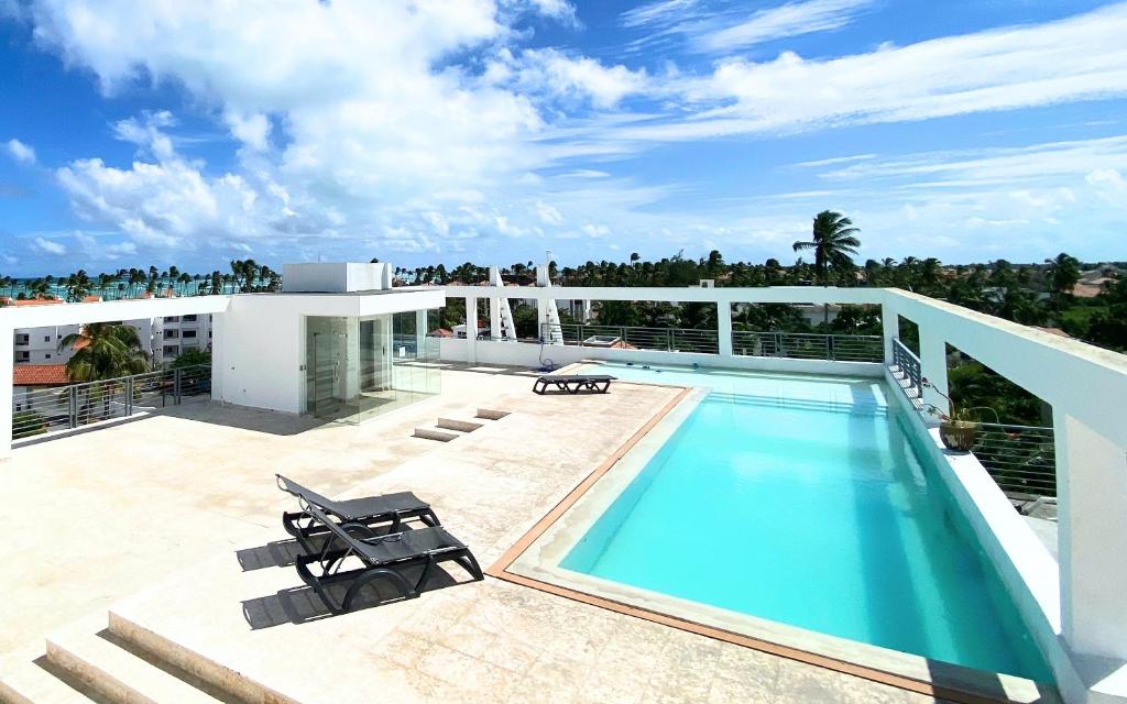 ATLANTIC SUITES - GREAT LOCATION - BEACH, RESTAURANTS and BARS