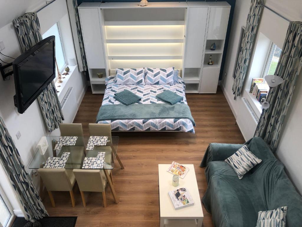 A secluded Garden Room in sunny Southport