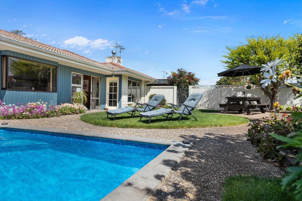 Business Or Holiday with Location, Pool, 4 Bedroom