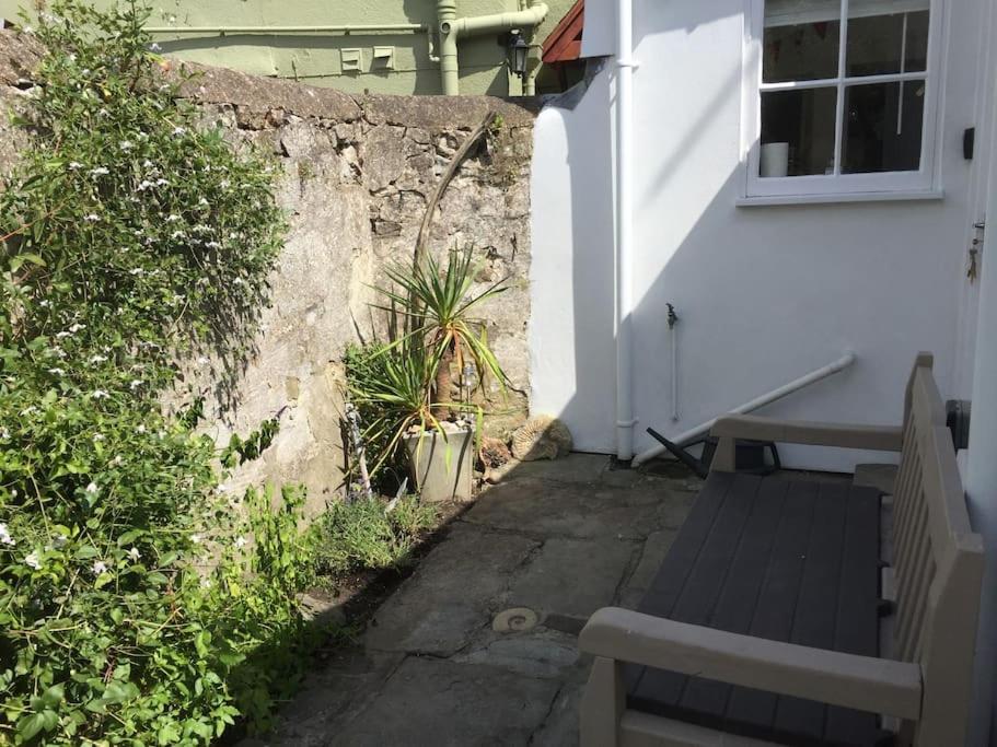 Fermaine, 50m from sea, garden, dogs, town centre