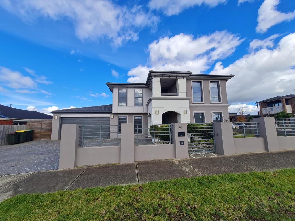 Stylish House in Geelong for Large Family or Group