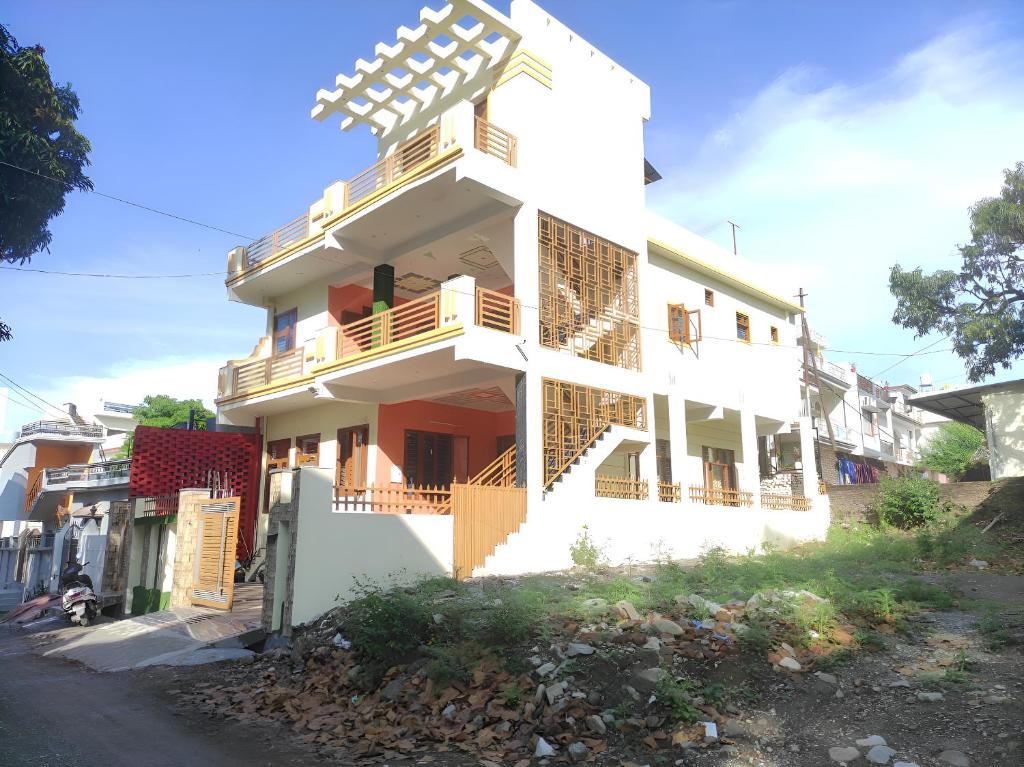 Doon Niwas Beautiful 1BHK Homestay Mountain view at Aamwala