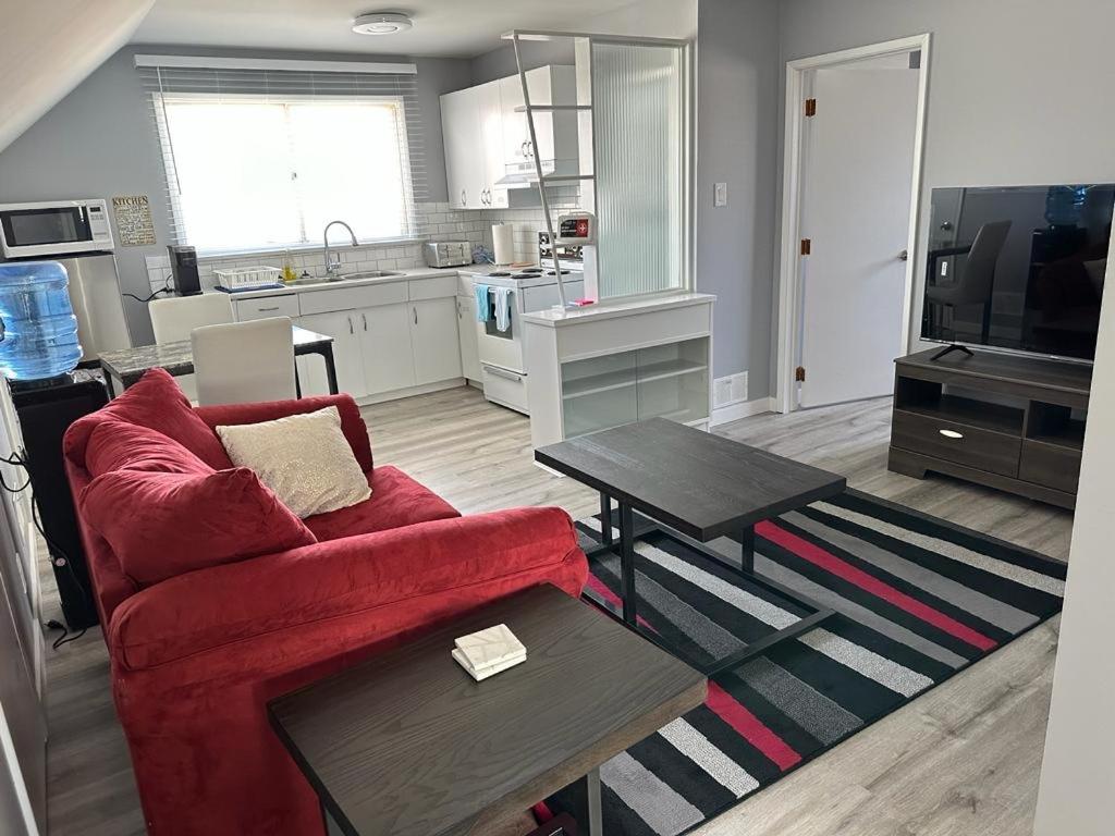 Spotless 4 Bedrooms 4 Beds Sleep 8 in Winnipeg