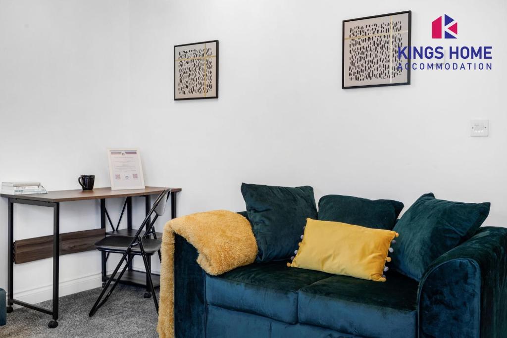 3bath,26 mins from London private parking & garden 12 mins Heathrow Windsor