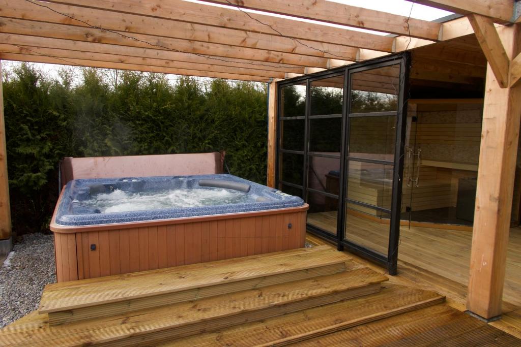Luxurious Family Villa with swimmingpool big garden and jacuzzi