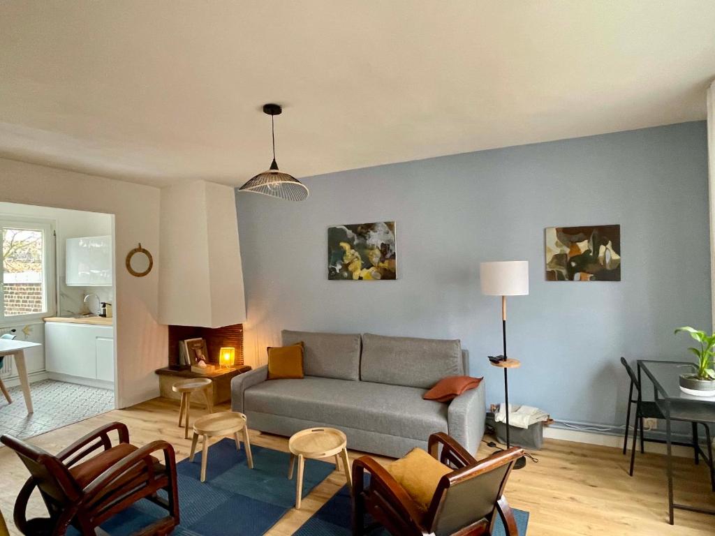 La chambre jaune maison avec grande terrasse et garage privé