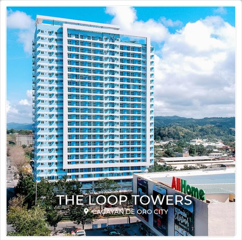 THE LOOP 2br fully furnished corner unit w balcony