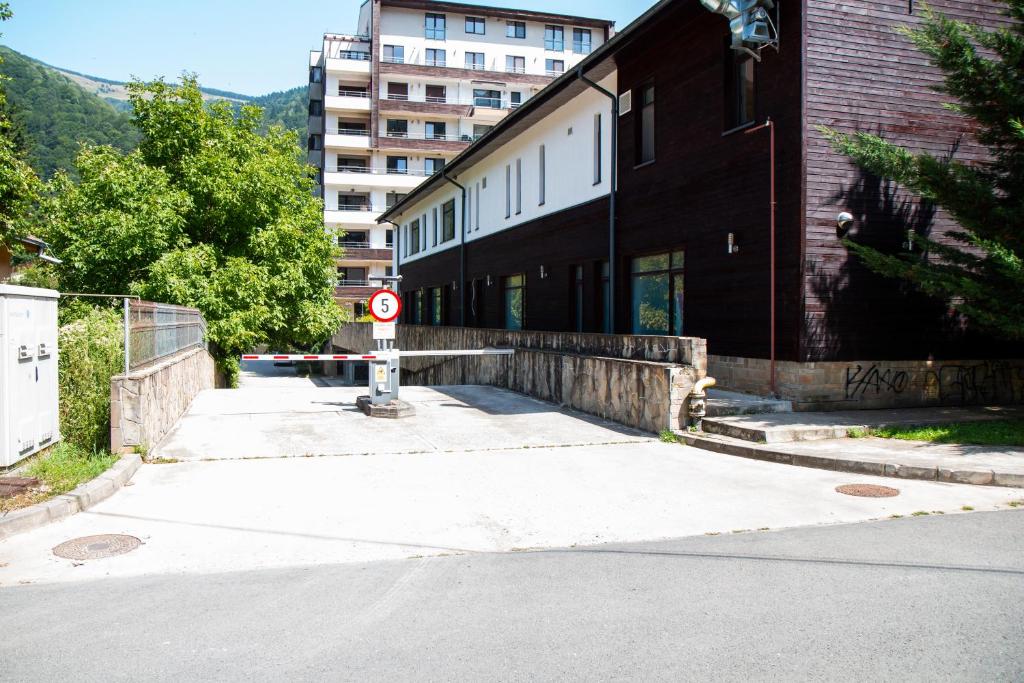 Anais Residence with Parking Garage Sinaia