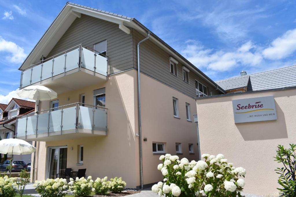 Seebrise mit Musik und Wein