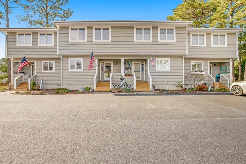Westwood --- 828 Westwood Ave, Unit B