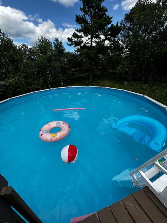 Quiet Private House w Hot Tub/Fire pit/Games