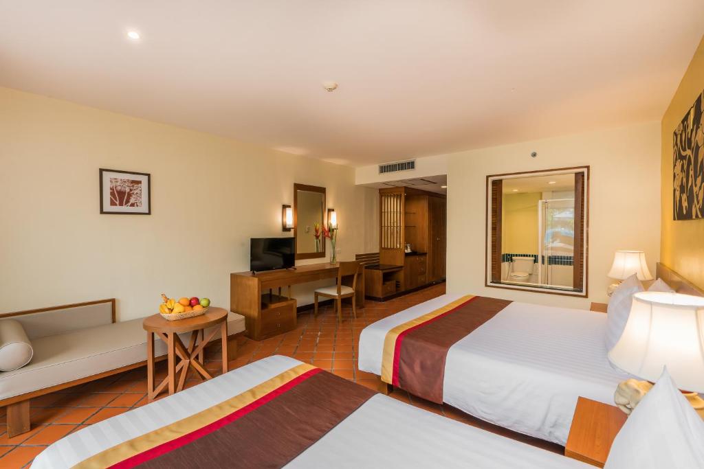 Naithonburi Beach Resort - SHA Extra Plus