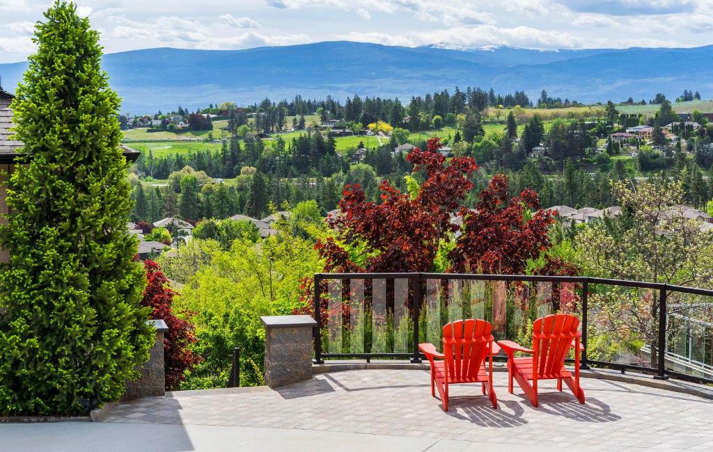Sunrise Valley View Suite