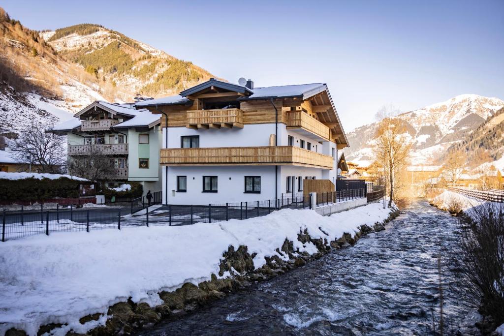 RIVERSIDE RAURIS APARTMENTS