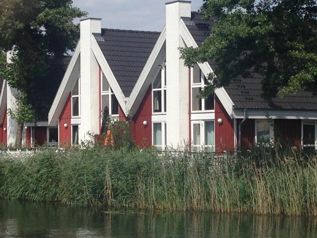 Ferienhaus mit Wasserterrasse - mit Sauna und Kamin - inklusive Nebenkosten