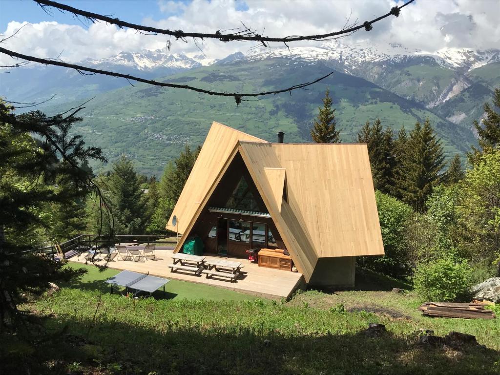 le chalet pointu de capucine chambre d hote ARCS 1600