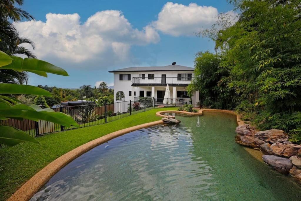 Spectacular Family Escape