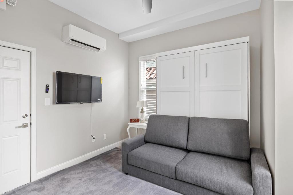 Lovely Renovated 1Bdrm 1Bath Getaway