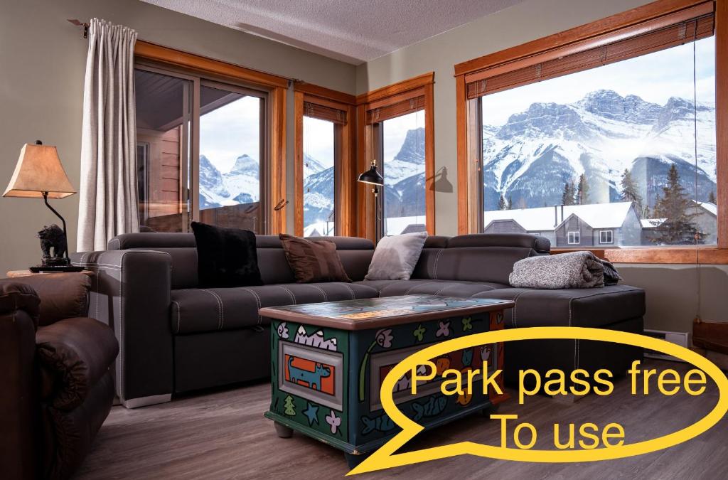 Great Location! Newly upgraded 2BR Mountain view Condo in Canmore