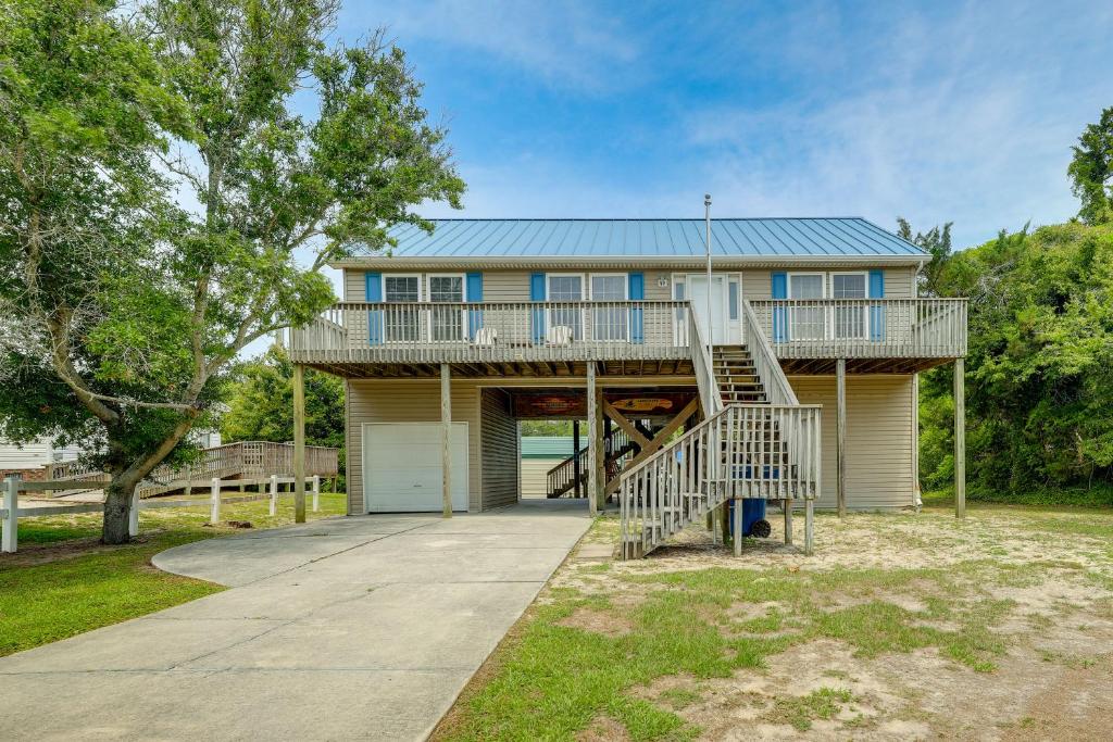 Coastal Emerald Isle Retreat with Deck and Grill!