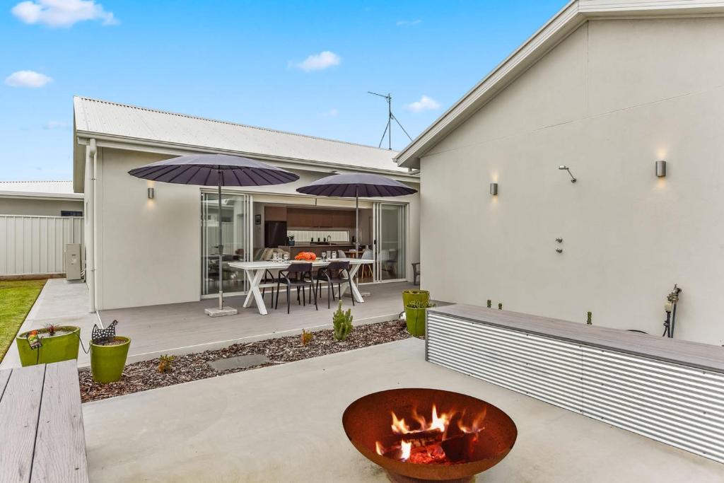 Bright & Easy - Pet Friendly Inside