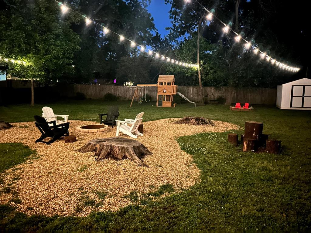 Cozy Family-Friendly home w/ fenced-in backyard