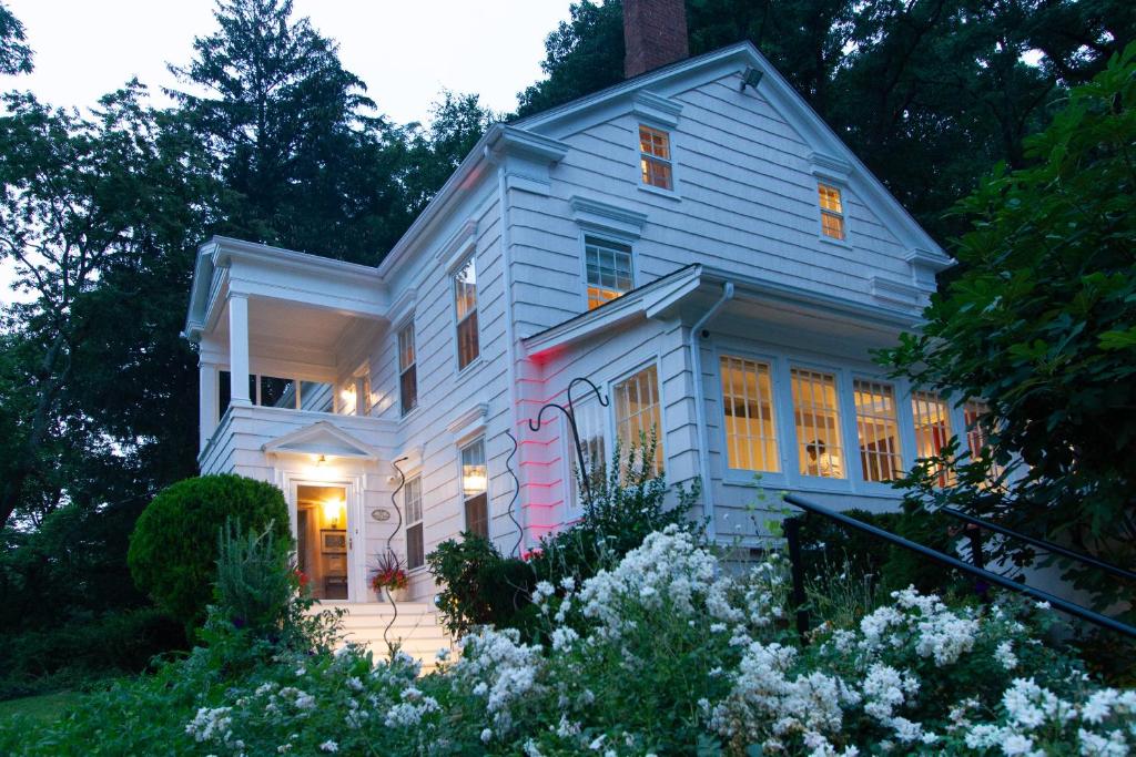 The Harbor Rose Bed & Breakfast