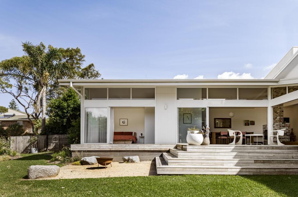 The Loft @ Mollymook 70s Beach House