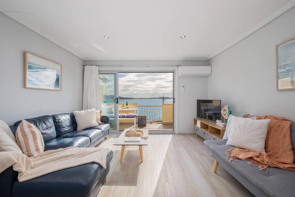 Blue Wave Esplanade - A Sunny Beachfront Refresh