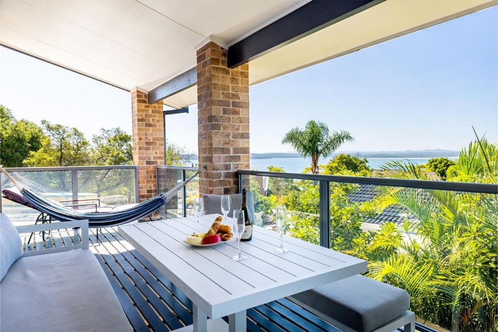 Away at Nelson Bay Incredible Water Views Pet Friendly WI FI and Aircon