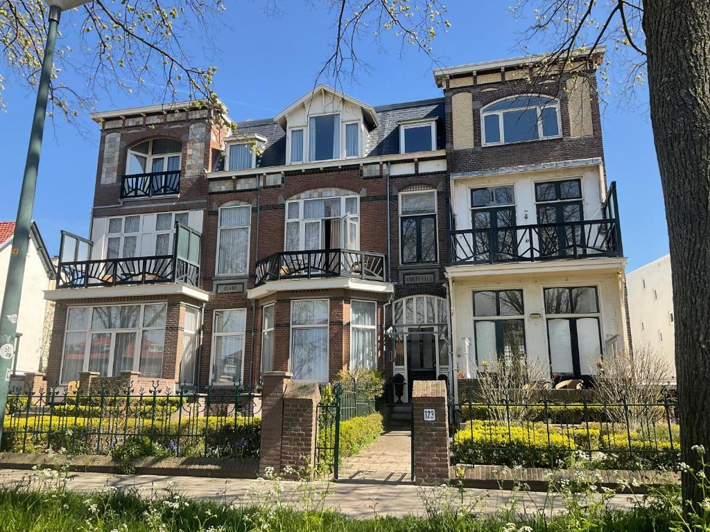 Aristoteles Apartments