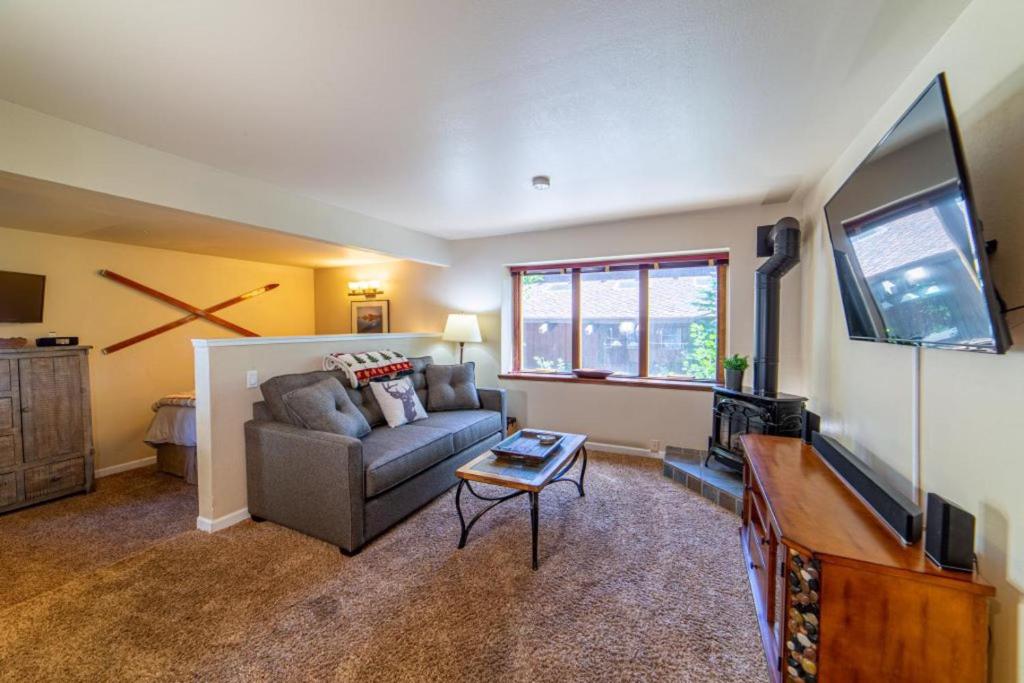 #421 - Pet-Friendly Condo Steps From Gondola & Village Shops