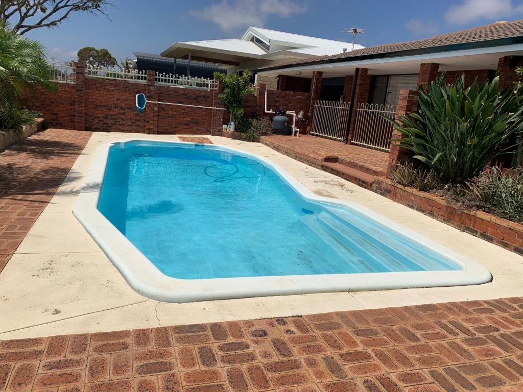 Beach front 4 x2 Home with pool