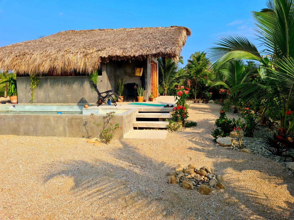 Casa Ikal Charming beach front House with Pool